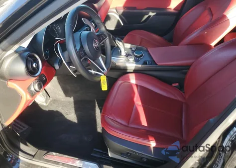 2017 Alfa Romeo Giulia z USA, uszkodzony, nr VIN ZARFAEBN2H7535451